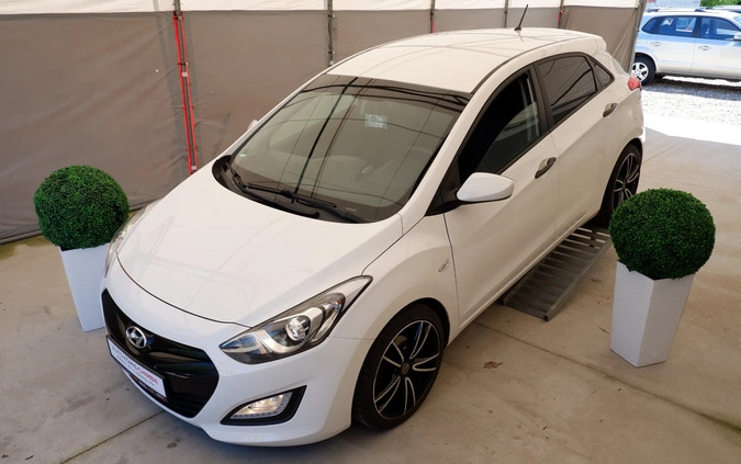 Hyundai I30 cena 37000 przebieg: 92000, rok produkcji 2012 z Stopnica małe 211